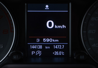 Подержанный автомобиль Audi SQ5 2015 года (12 фото)