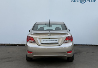 Подержанный автомобиль Hyundai Solaris Sedan 2011 года (6 фото)