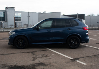 Подержанный автомобиль BMW X5 2019 года (8 фото)