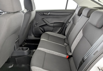 Подержанный автомобиль Skoda Rapid Liftback 2021 года (12 фото)