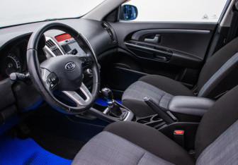 Подержанный автомобиль Kia Ceed Wagon 2010 года (9 фото)