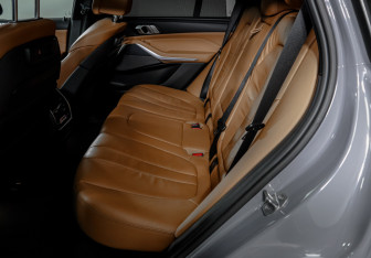 Подержанный автомобиль BMW X5 2018 года (10 фото)