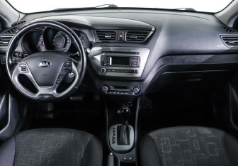 Подержанный автомобиль Kia Rio Sedan 2016 года (11 фото)