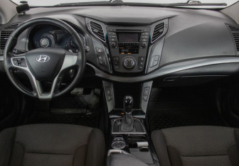 Подержанный автомобиль Hyundai i40 Sedan 2012 года (13 фото)