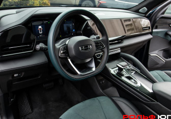 Подержанный автомобиль Geely Monjaro 2023 года (20 фото)