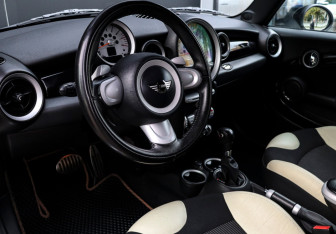 Подержанный автомобиль MINI Hatch 2008 года (11 фото)