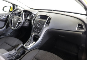 Подержанный автомобиль Opel Astra Hatchback 2014 года (10 фото)