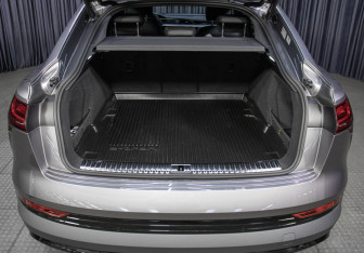 Подержанный автомобиль Audi e-tron Sportback 2021 года (10 фото)