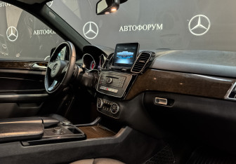Подержанный автомобиль Mercedes-Benz GLE 2018 года (13 фото)