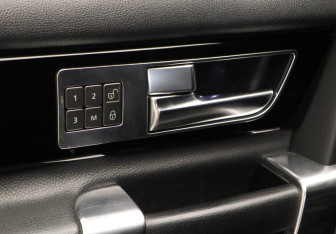 Подержанный автомобиль Land Rover Discovery 2012 года (23 фото)