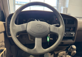 Подержанный автомобиль Toyota 4Runner 1995 года (13 фото)