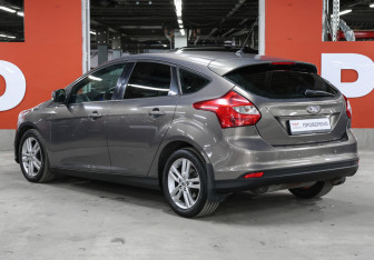 Подержанный автомобиль Ford Focus Hatchback 2011 года (7 фото)