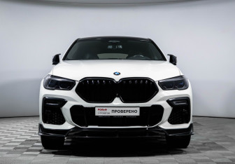 Подержанный автомобиль BMW X6 2021 года (2 фото)