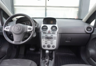 Подержанный автомобиль Opel Corsa 2011 года (12 фото)