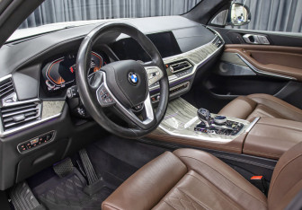 Подержанный автомобиль BMW X7 2019 года (18 фото)