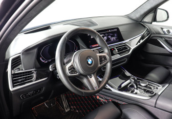 Подержанный автомобиль BMW X7 2020 года (12 фото)