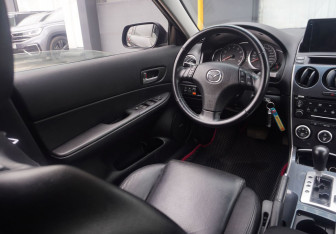 Подержанный автомобиль Mazda 6 Liftback 2006 года (12 фото)