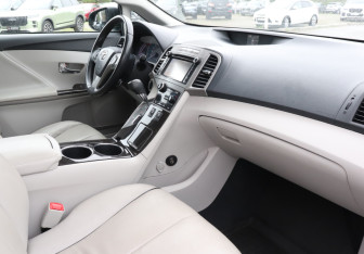 Подержанный автомобиль Toyota Venza 2013 года (9 фото)