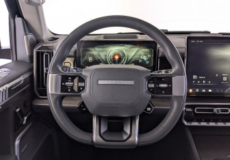 Подержанный автомобиль M-Hero I 2025 года (25 фото)