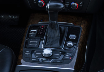 Подержанный автомобиль Audi A6 Sedan 2012 года (17 фото)