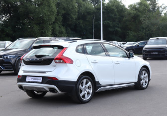 Подержанный автомобиль Volvo V40 Hatchback 2014 года (5 фото)