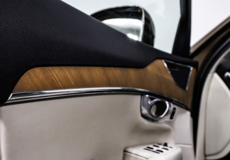 Подержанный автомобиль Volvo XC90 2017 года (18 фото)