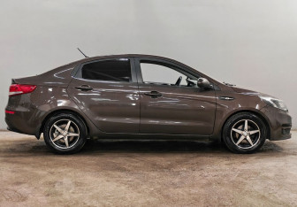 Подержанный автомобиль Kia Rio Sedan 2015 года (4 фото)
