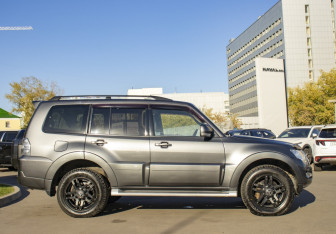 Подержанный автомобиль Mitsubishi Pajero 2014 года (4 фото)