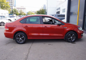 Подержанный автомобиль Volkswagen Polo Sedan 2018 года (4 фото)