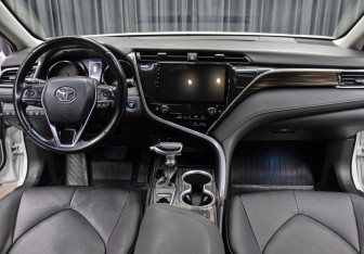 Подержанный автомобиль Toyota Camry Sedan 2019 года (14 фото)