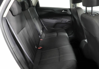 Подержанный автомобиль Citroen C4 Hatchback 2012 года (9 фото)