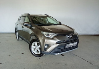 Подержанный автомобиль Toyota RAV4 2015 года (3 фото)