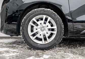 Подержанный автомобиль Peugeot Traveller 2022 года (16 фото)