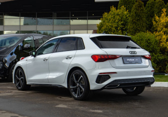 Подержанный автомобиль Audi A3 Hatchback 2020 года (4 фото)