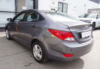 Подержанный автомобиль Hyundai Solaris Sedan 2014 года (7 фото)