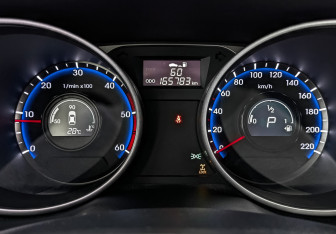 Подержанный автомобиль Hyundai ix35 2015 года (16 фото)