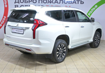 Подержанный автомобиль Mitsubishi Montero Sport 2022 года (4 фото)