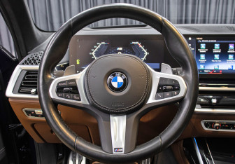 Подержанный автомобиль BMW X7 2022 года (18 фото)