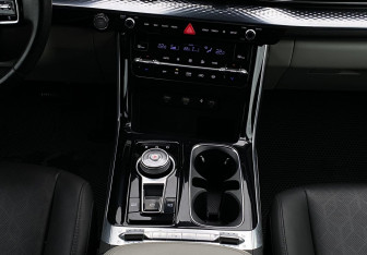 Подержанный автомобиль Kia Carnival 2021 года (14 фото)