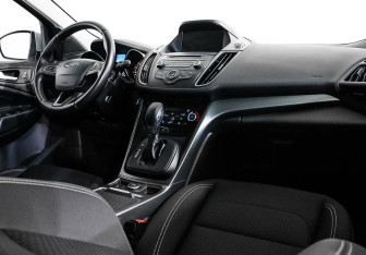 Подержанный автомобиль Ford Kuga 2018 года (5 фото)