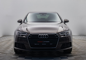 Подержанный автомобиль Audi A4 Sedan 2019 года (2 фото)