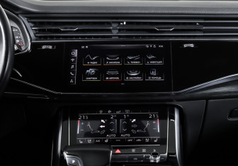 Подержанный автомобиль Audi Q8 2019 года (14 фото)