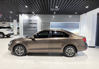 Подержанный автомобиль Volkswagen Jetta Sedan 2012 года (2 фото)