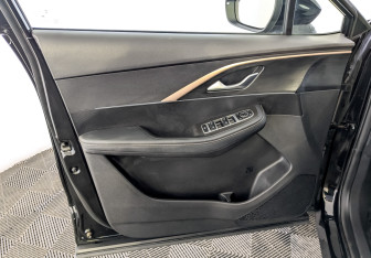 Подержанный автомобиль Omoda C5 2024 года (19 фото)