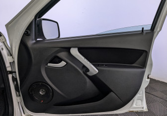 Подержанный автомобиль LADA (ВАЗ) Kalina Wagon 2018 года (25 фото)