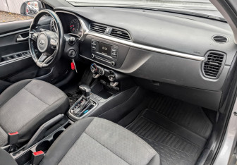 Подержанный автомобиль Kia Rio Hatchback 2021 года (11 фото)