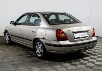 Подержанный автомобиль Hyundai Elantra Sedan 2003 года (7 фото)