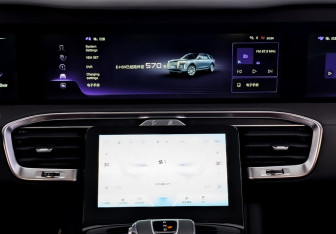 Подержанный автомобиль Hongqi E-HS9 2022 года (14 фото)