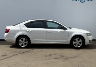 Подержанный автомобиль Skoda Octavia Liftback 2015 года (4 фото)