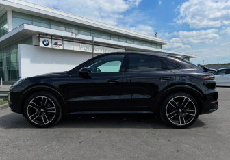 Подержанный автомобиль Porsche Cayenne 2021 года (8 фото)
